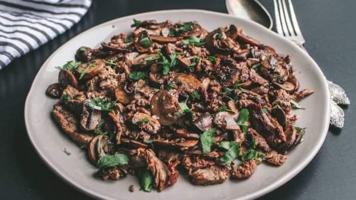 Steak Strips with Balsamic Mushrooms – Rusty Hinges Ranch